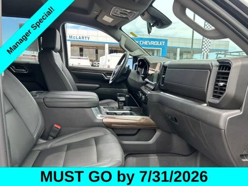 Used 2025 Chevrolet Silverado 1500 LT Trail Boss w/ Convenience Package II AWD/4WD image 32