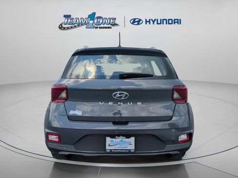Used 2025 Hyundai Venue Limited FWD image 7