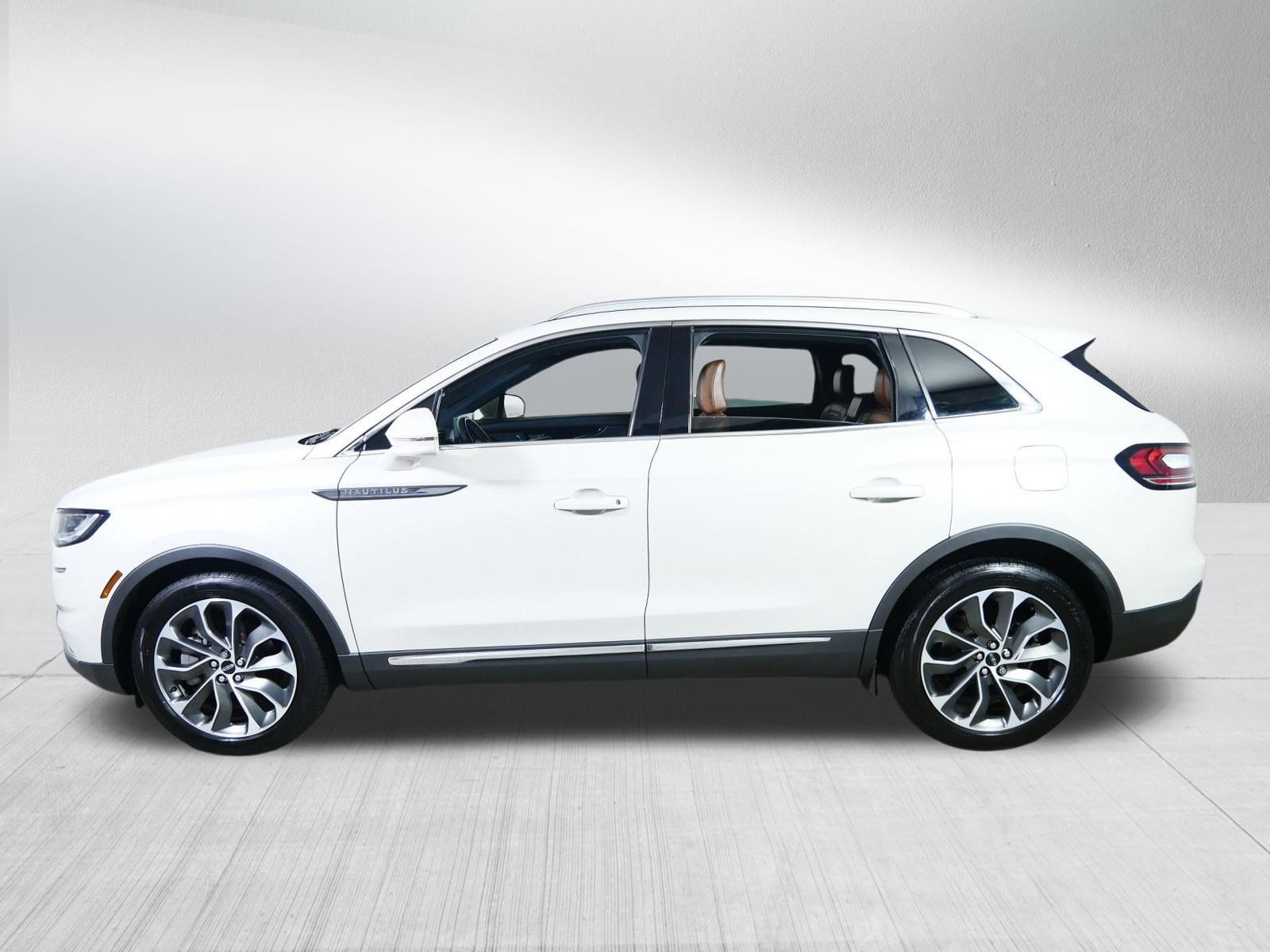 Used 2022 Lincoln Nautilus Reserve AWD/4WD image 4