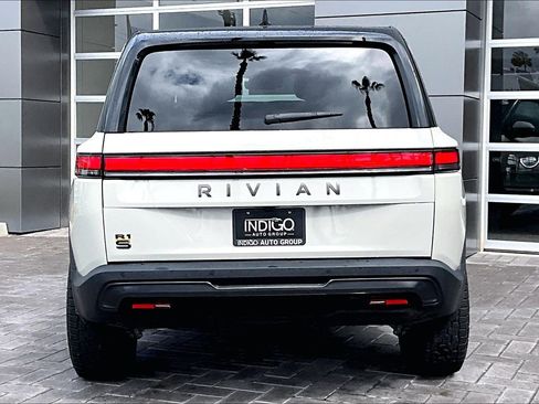 Used 2025 Rivian R1S Premium image 4