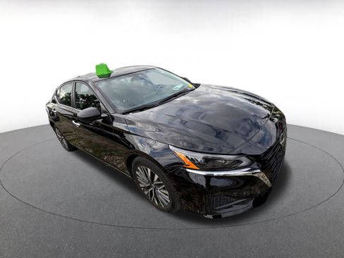 Used 2025 Nissan Altima 2.5 SV image 5