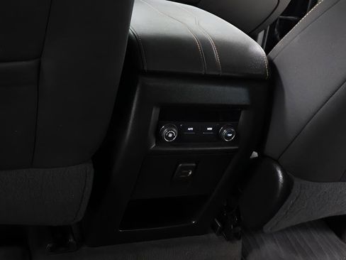 Used 2019 Chevrolet Traverse LT image 25