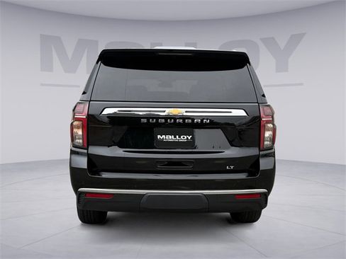Used 2024 Chevrolet Suburban LT image 4