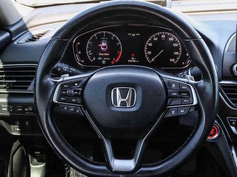 Used 2018 Honda Accord Touring image 17