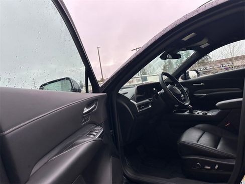 Certified 2025 Cadillac XT4 Premium Luxury image 18