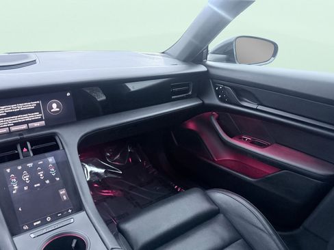 Used 2023 Porsche Taycan image 32