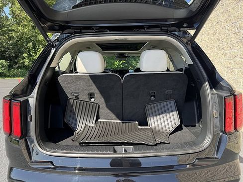 Used 2023 Kia Sorento SX image 31