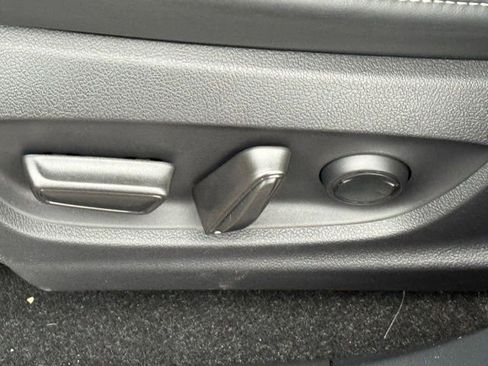 Used 2025 Toyota Crown Signia w/ Advanced Technology Package image 23