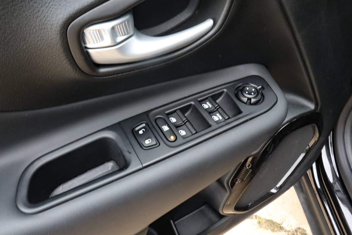 Used 2023 Jeep Renegade Altitude w/ Sun/Sound Group AWD/4WD image 15