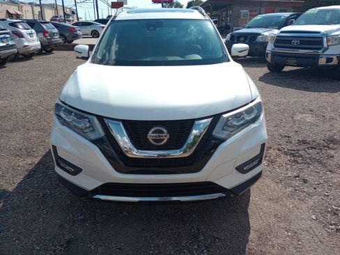 Used 2019 Nissan Rogue SL w/ Premium Package FWD image 2