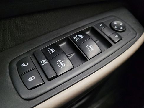 Used 2018 Jeep Cherokee Latitude w/ Altitude Package image 27