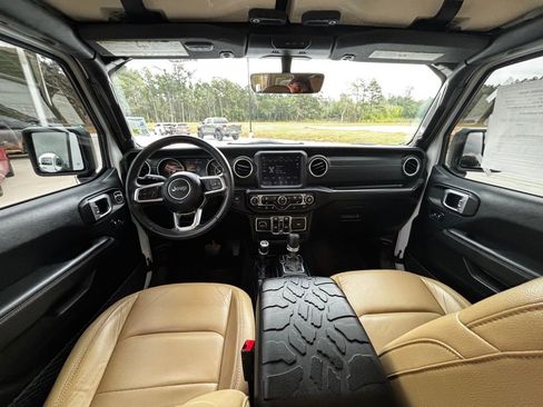 Used 2019 Jeep Wrangler Unlimited Sahara image 15