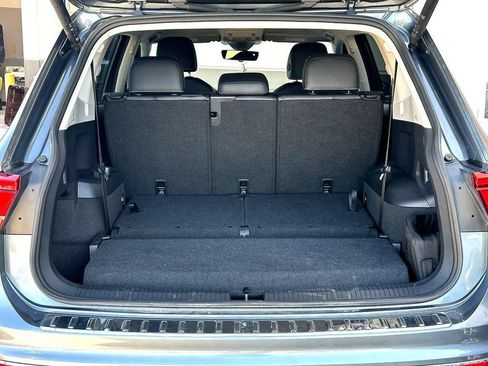 Used 2024 Volkswagen Tiguan SE FWD image 33