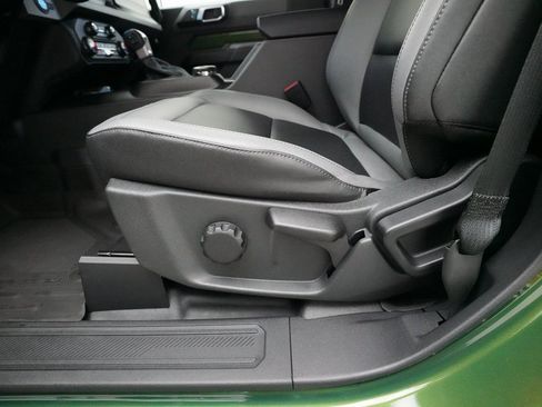 Used 2023 Ford Bronco Big Bend w/ Sasquatch Package image 28