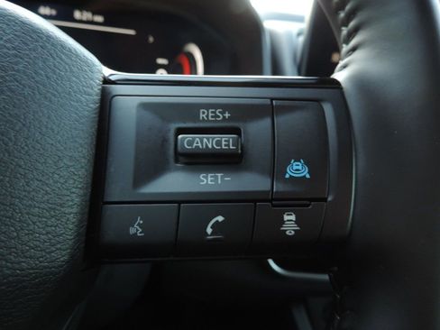 Used 2025 Nissan Rogue SL image 27