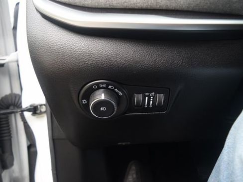 Used 2023 Jeep Compass Latitude AWD/4WD image 7