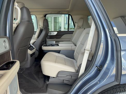 Used 2022 Lincoln Navigator Reserve AWD/4WD image 11