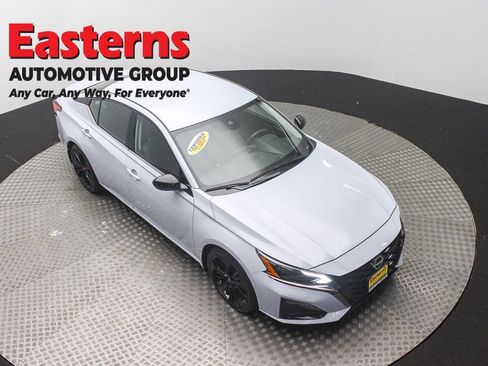 Used 2023 Nissan Altima 2.5 SR FWD image 3