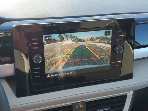 New 2026 Volkswagen Taos SE image 22