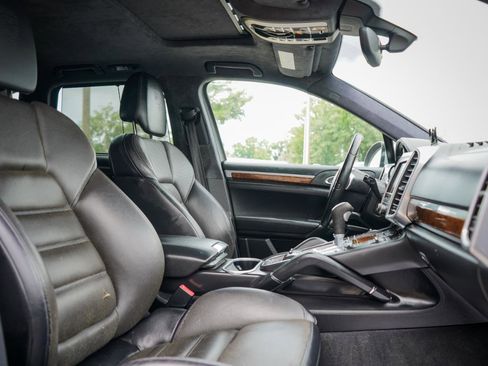 Used 2011 Porsche Cayenne Turbo AWD/4WD image 8
