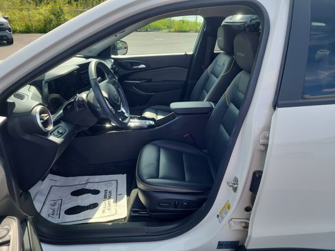Used 2024 Chevrolet Trax ACTIV FWD image 11