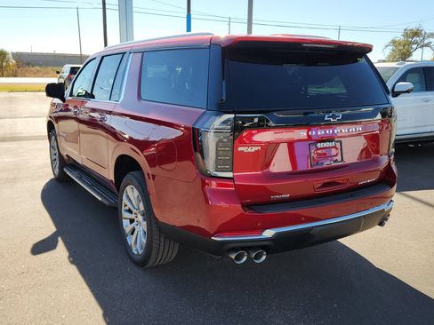 New 2026 Chevrolet Suburban Premier image 3