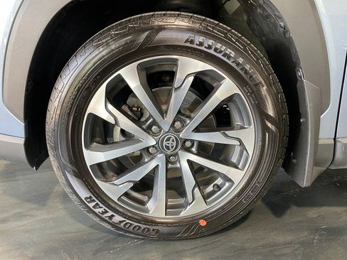 Used 2024 Toyota Corolla Cross XLE w/ Convenience Package image 11