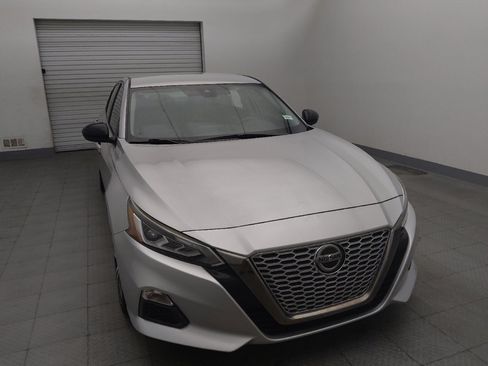 Used 2020 Nissan Altima 2.5 SR FWD image 14