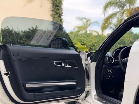 Used 2018 Mercedes-Benz AMG GT Roadster image 28