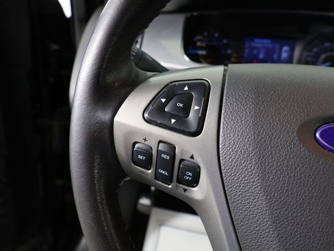Used 2015 Ford Taurus SEL image 32