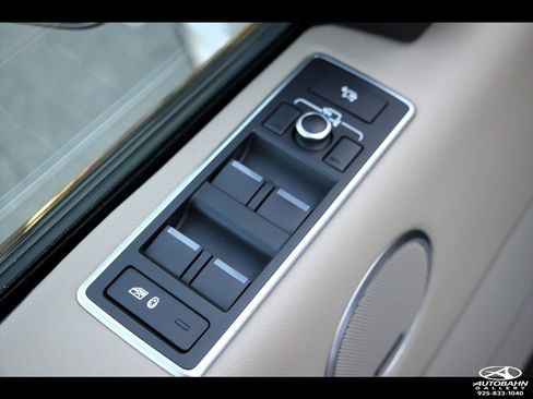 Used 2017 Land Rover Range Rover Long Wheelbase Supercharged image 18