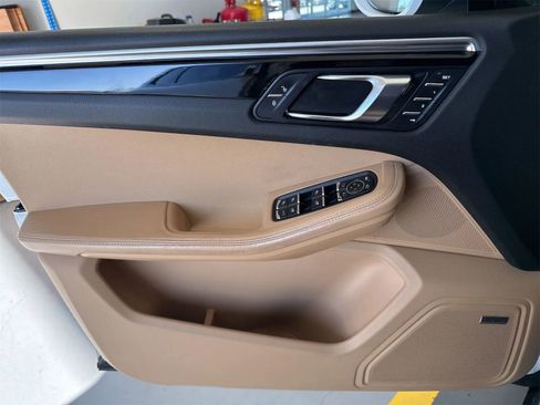 Used 2018 Porsche Macan S image 9