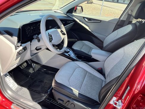 Used 2023 Kia Niro Wave FWD image 9