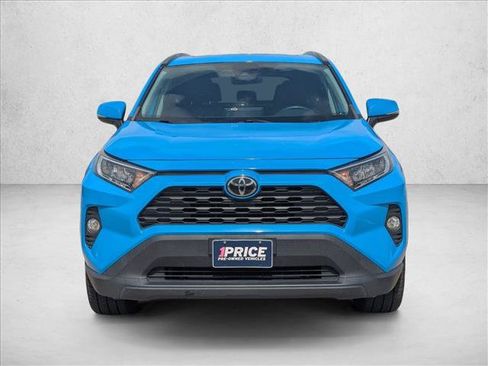 Used 2021 Toyota RAV4 XLE Premium FWD image 2