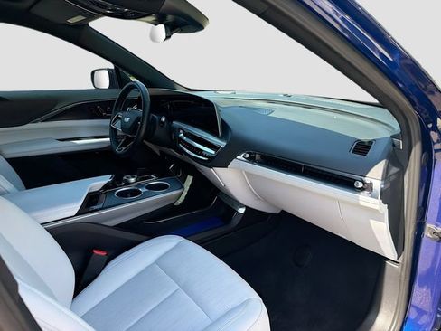 Used 2024 Cadillac Lyriq Luxury AWD/4WD image 14