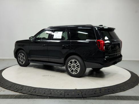 Used 2025 Ford Expedition Active RWD image 6