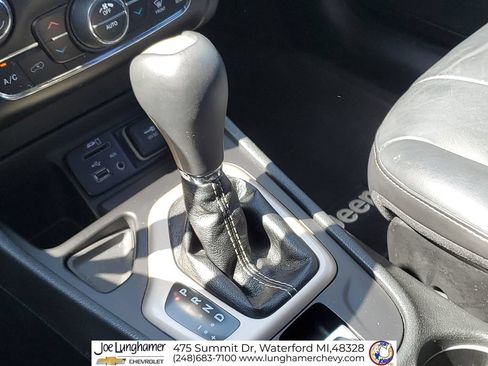 Used 2015 Jeep Cherokee Limited FWD image 17
