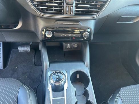 Used 2025 Ford Escape SE w/ Class II Trailer Tow Package image 15