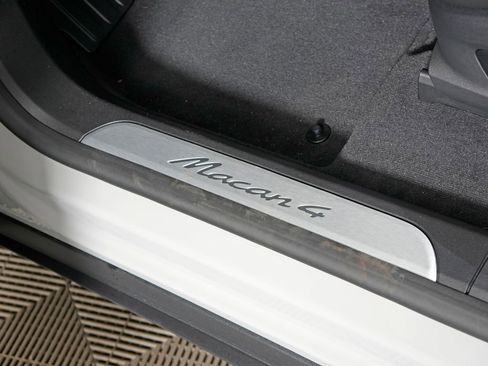 New 2026 Porsche Macan 4 Electric AWD/4WD image 17