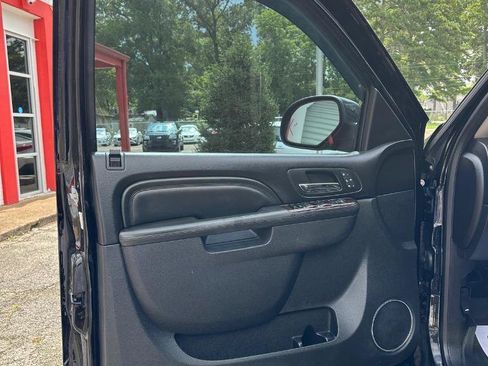 Used 2013 GMC Yukon XL Denali RWD image 5