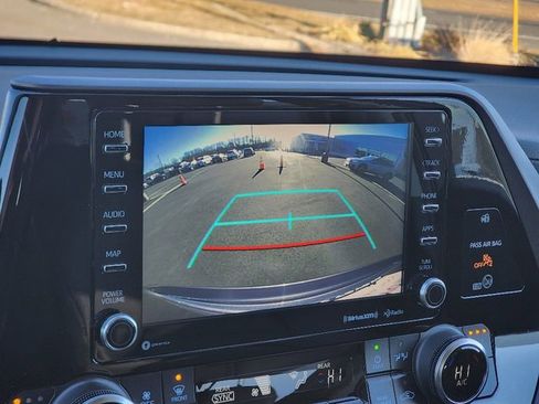 Used 2022 Toyota Highlander XLE image 33