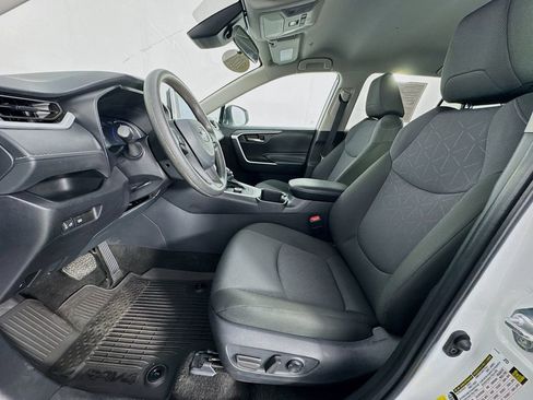 Used 2025 Toyota RAV4 XLE AWD/4WD image 11
