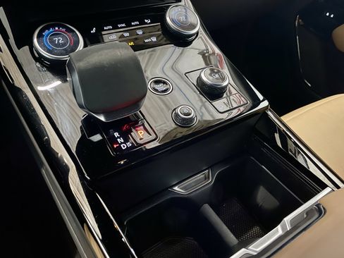 Used 2023 Land Rover Range Rover Sport SE image 20