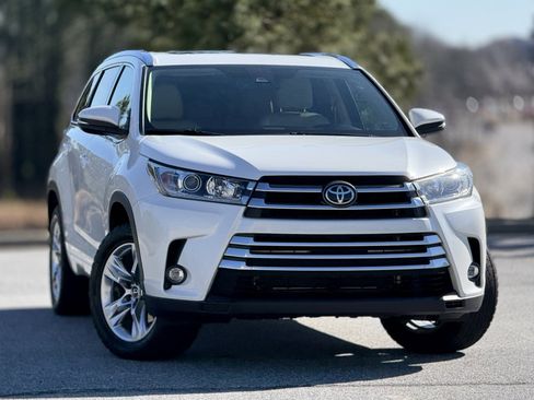 Used 2019 Toyota Highlander Limited image 3