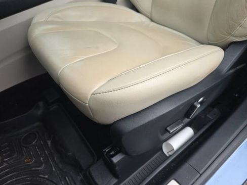 Used 2018 Ford Edge Titanium w/ Ford Safe & Smart Package FWD image 21