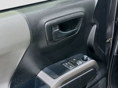 Used 2022 Toyota Tacoma SR5 AWD/4WD image 17
