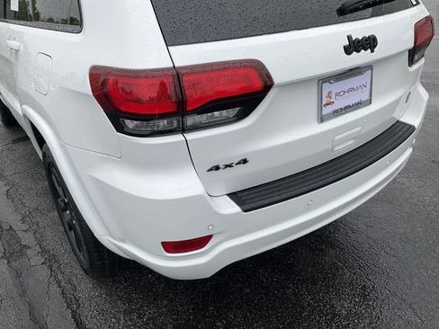 Used 2020 Jeep Grand Cherokee Altitude AWD/4WD image 28