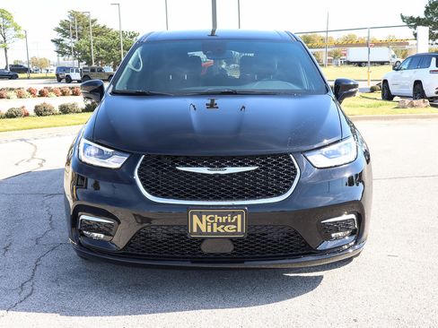 New 2026 Chrysler Pacifica Select image 3