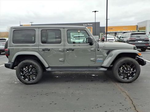 Used 2021 Jeep Wrangler Unlimited Sahara w/ Cold Weather Group image 27
