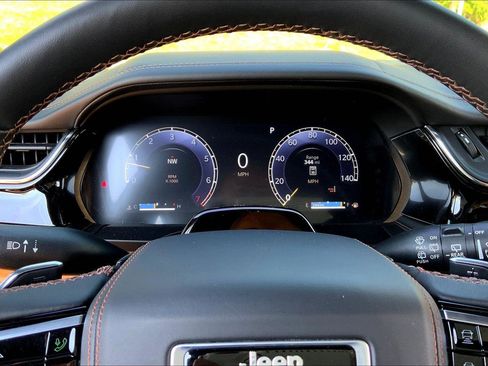 Used 2025 Jeep Grand Cherokee L Summit AWD/4WD image 19